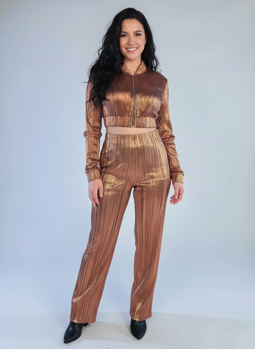 Conjunto satinado de crop top y pantalon