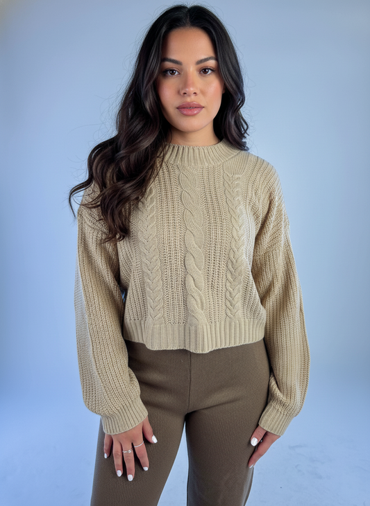 Suéter beige tejido con trenzas