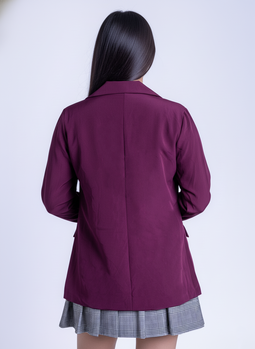 Saco morado con solapa y botones decorativos