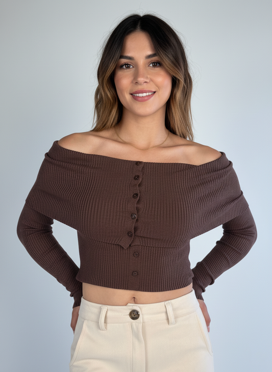 Suéter cafe acanalado con hombro descubierto con botones