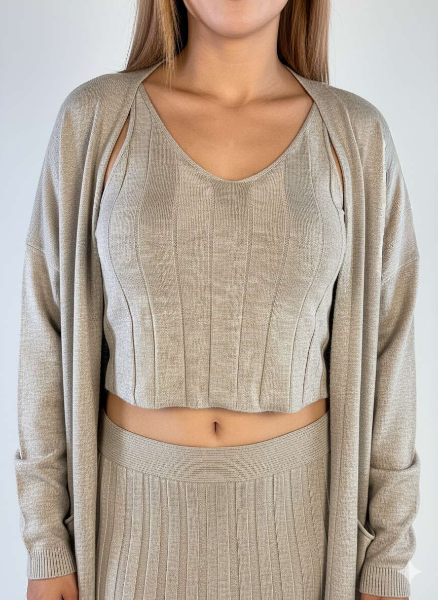 Conjunto gris de 3 piezas, top falda y blazer