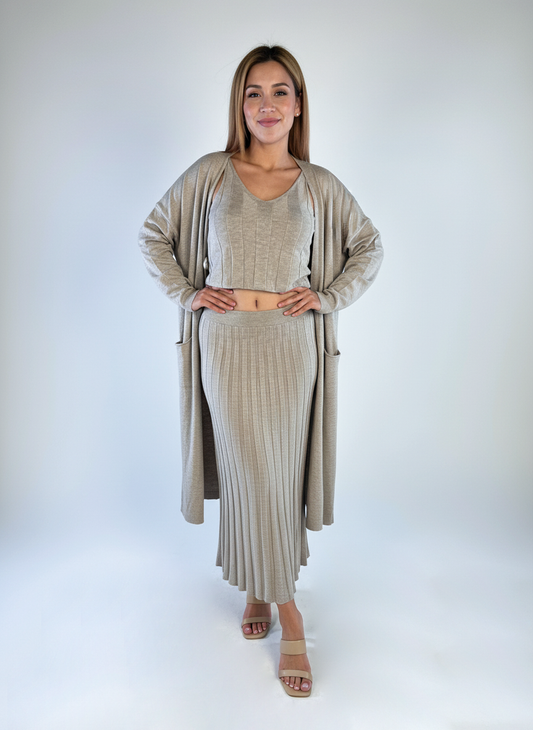 Conjunto gris de 3 piezas, top falda y blazer