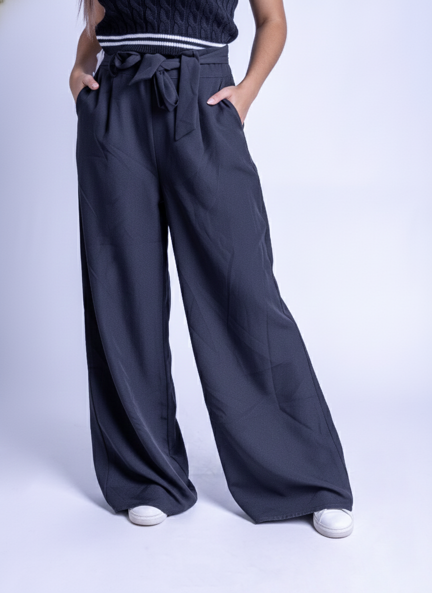 Pantalón con cinturón con amarre