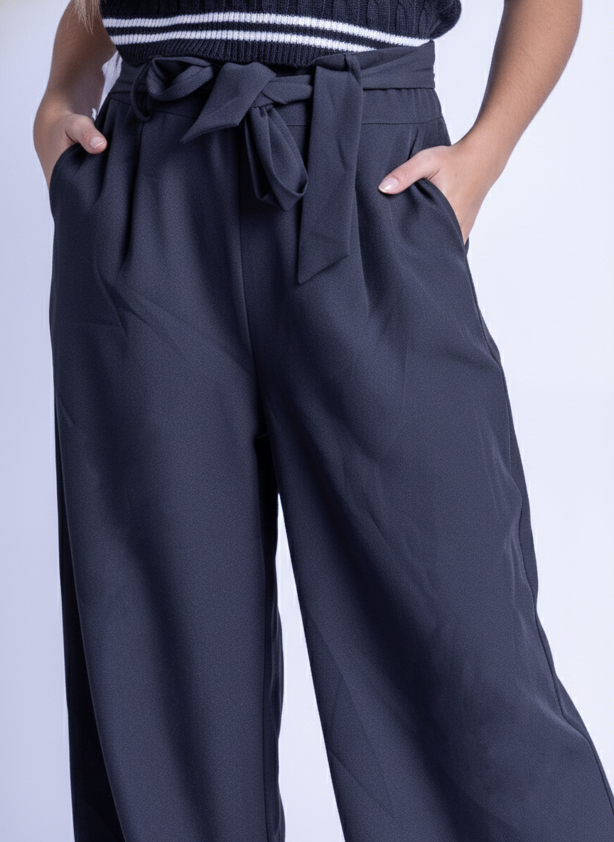 Pantalón con cinturón con amarre