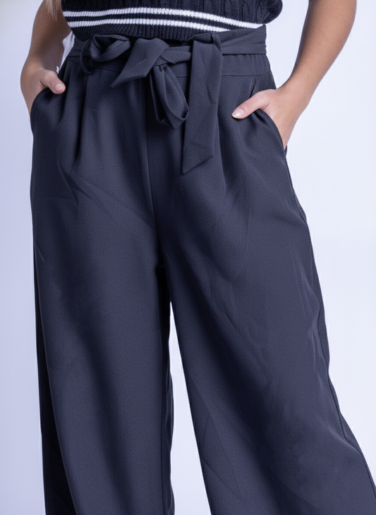 Pantalón con cinturón con amarre