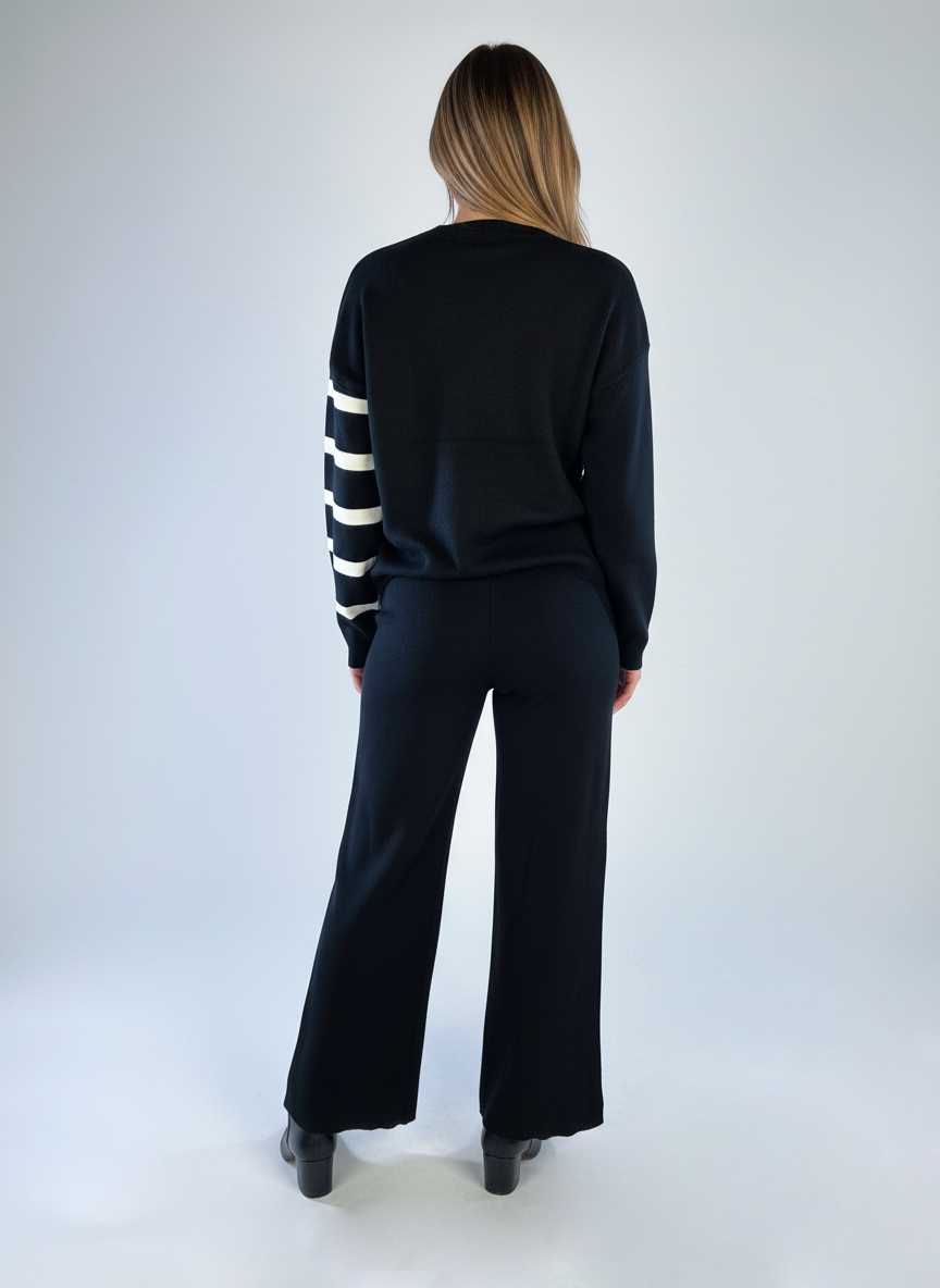 Conjunto de tejido con blusa de rayas y pantalonera