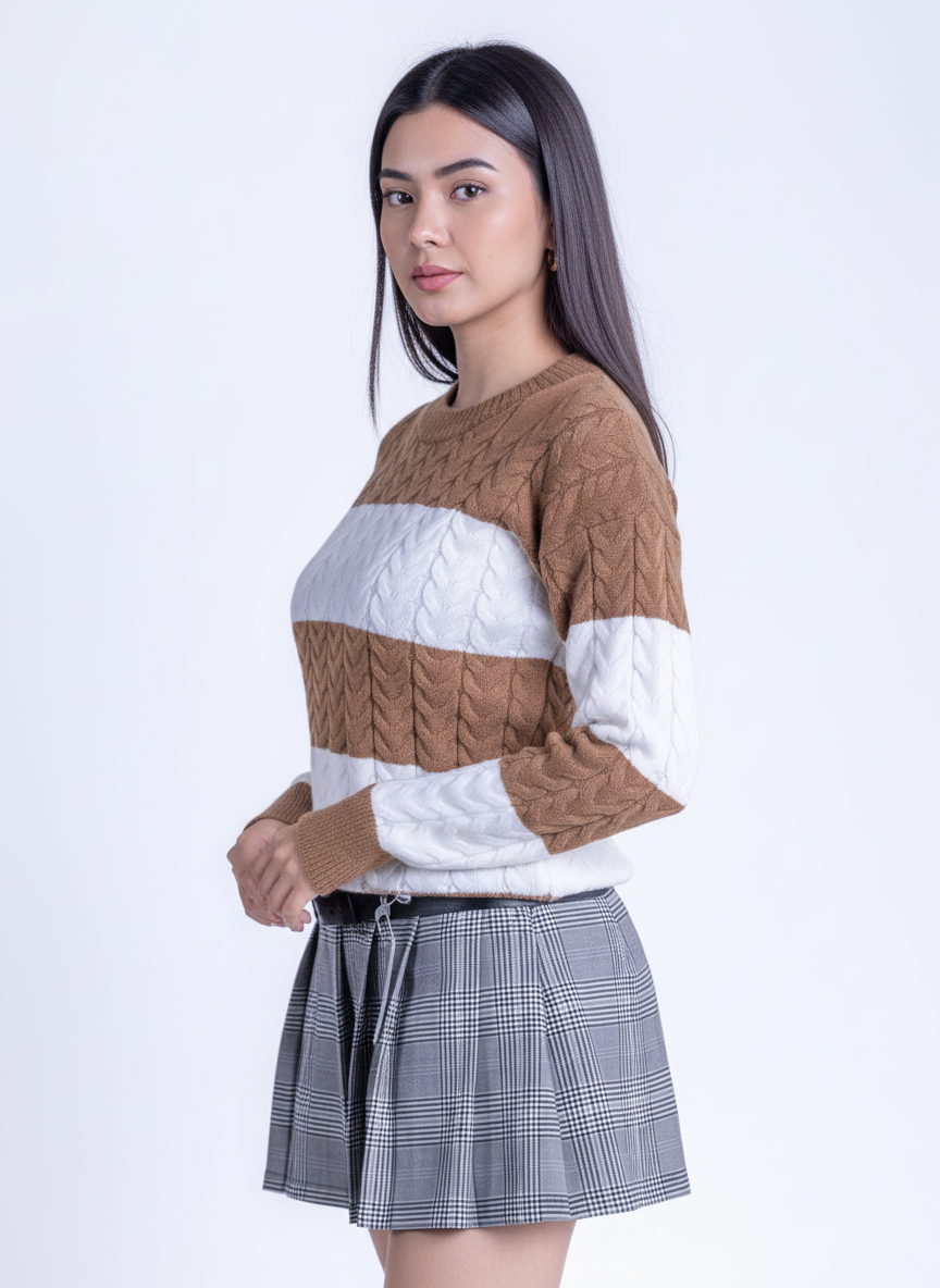 Suéter cafe y blanco tejido de cuello redondo