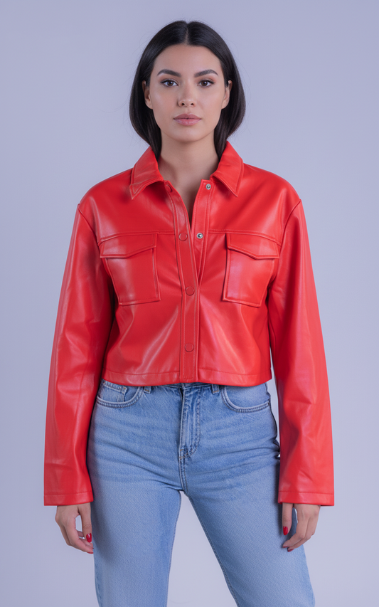 Chamarra de vinipiel roja tipo crop top