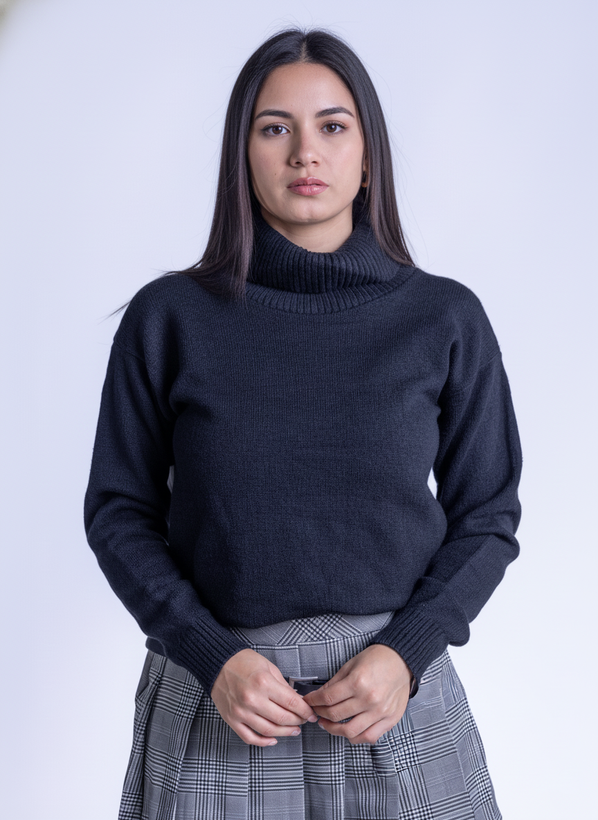 Suéter negro cuello alto acanalado