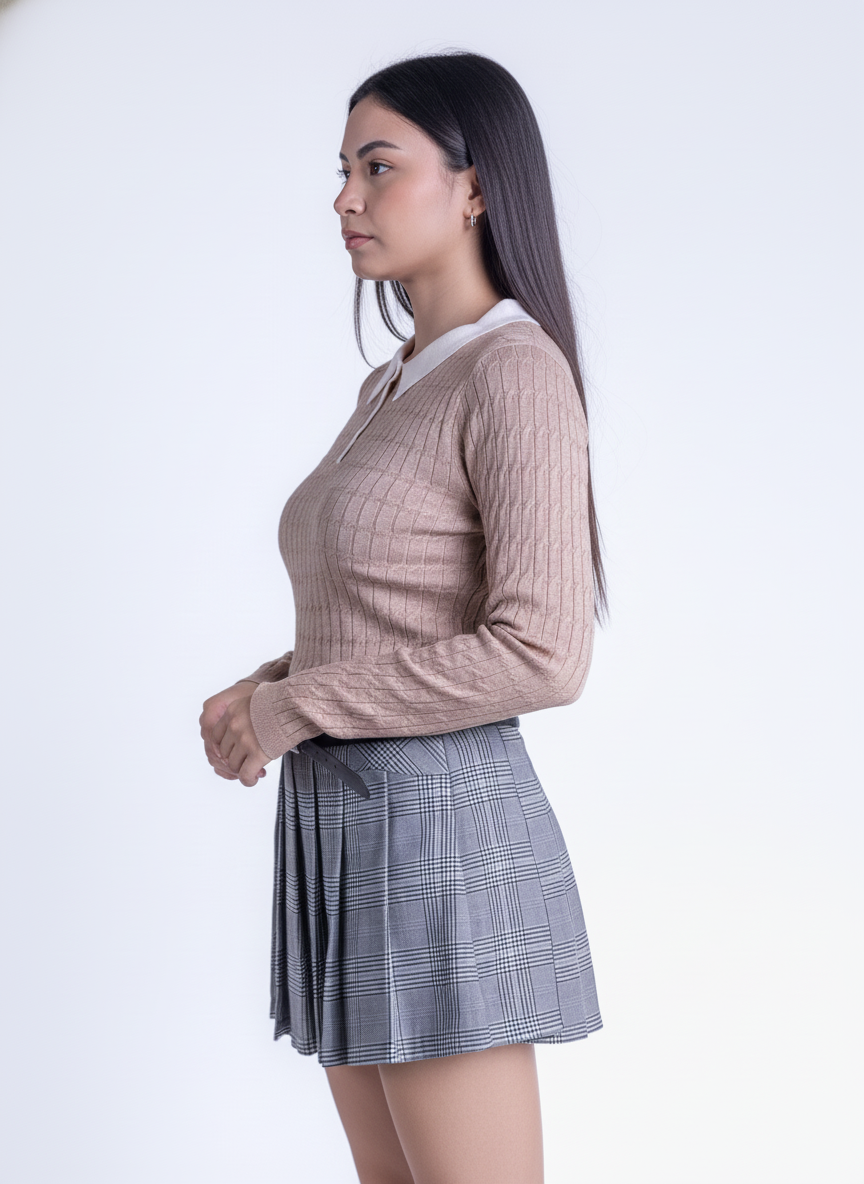 Blusa tipo polo beige cuello sport