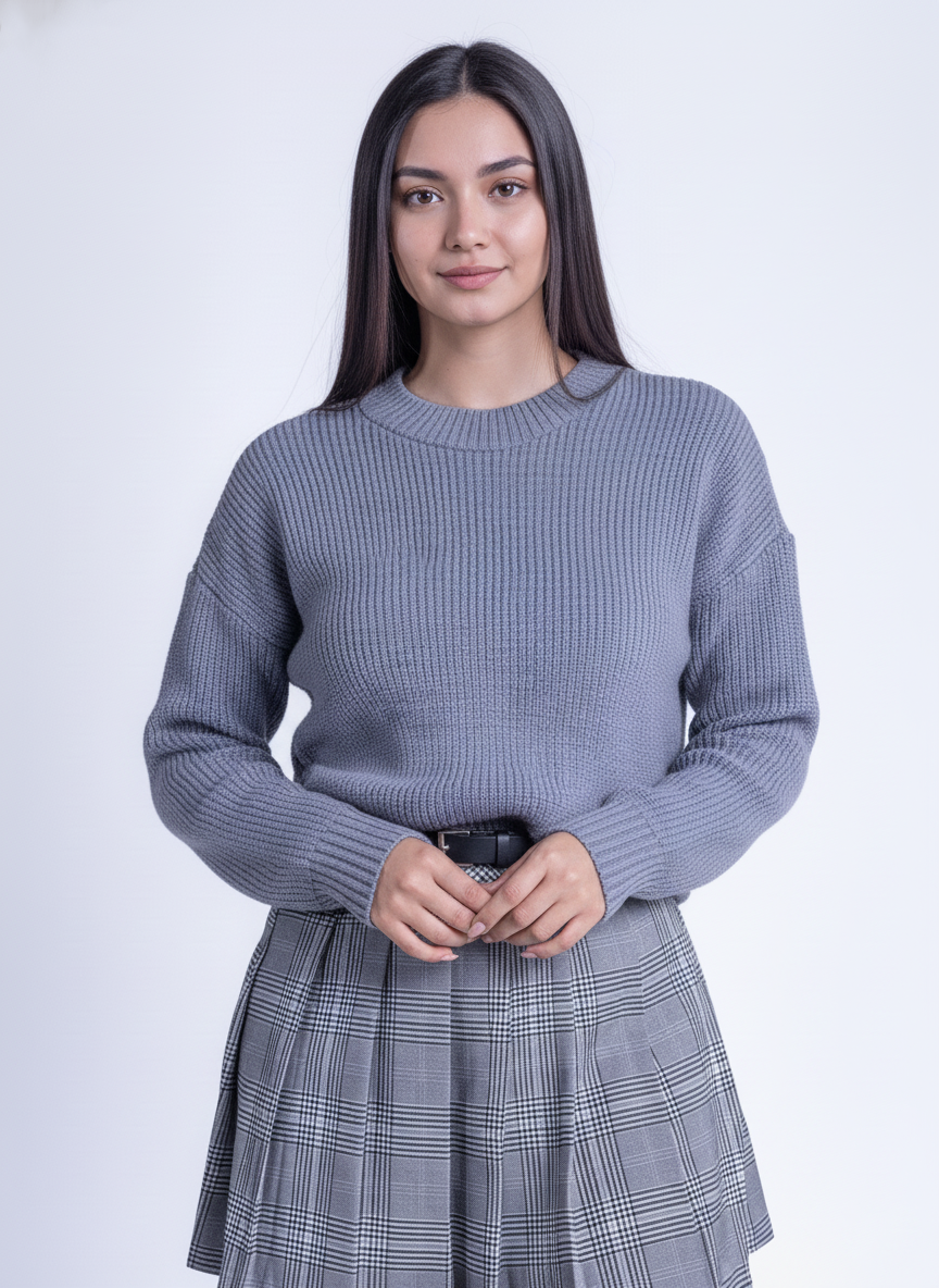 Suéter gris cuello redondo acanalado