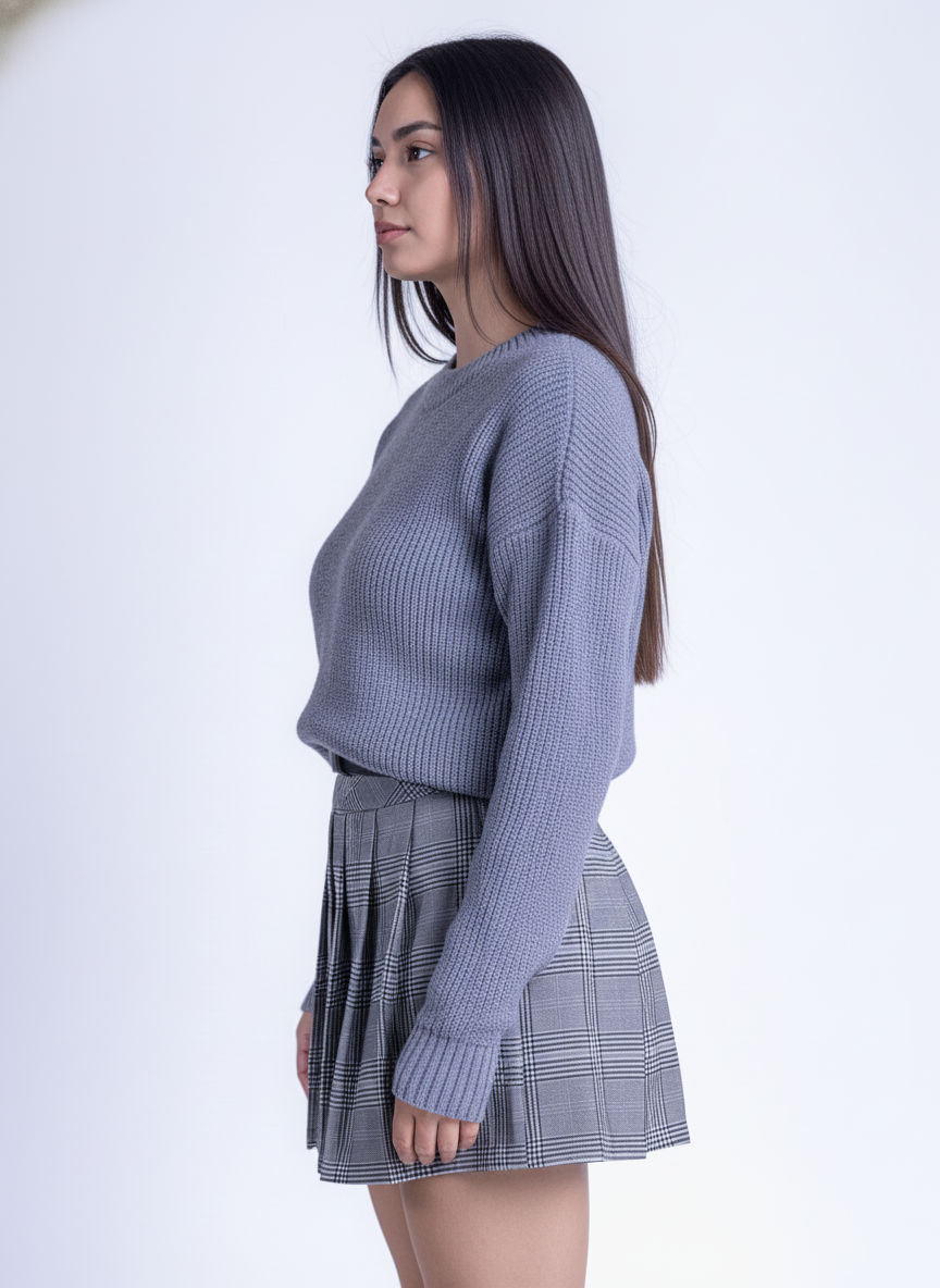 Suéter gris cuello redondo acanalado