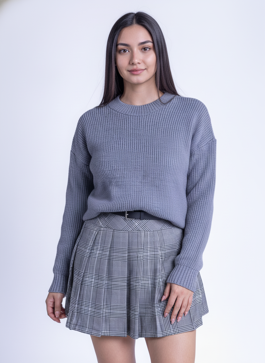 Suéter gris cuello redondo acanalado