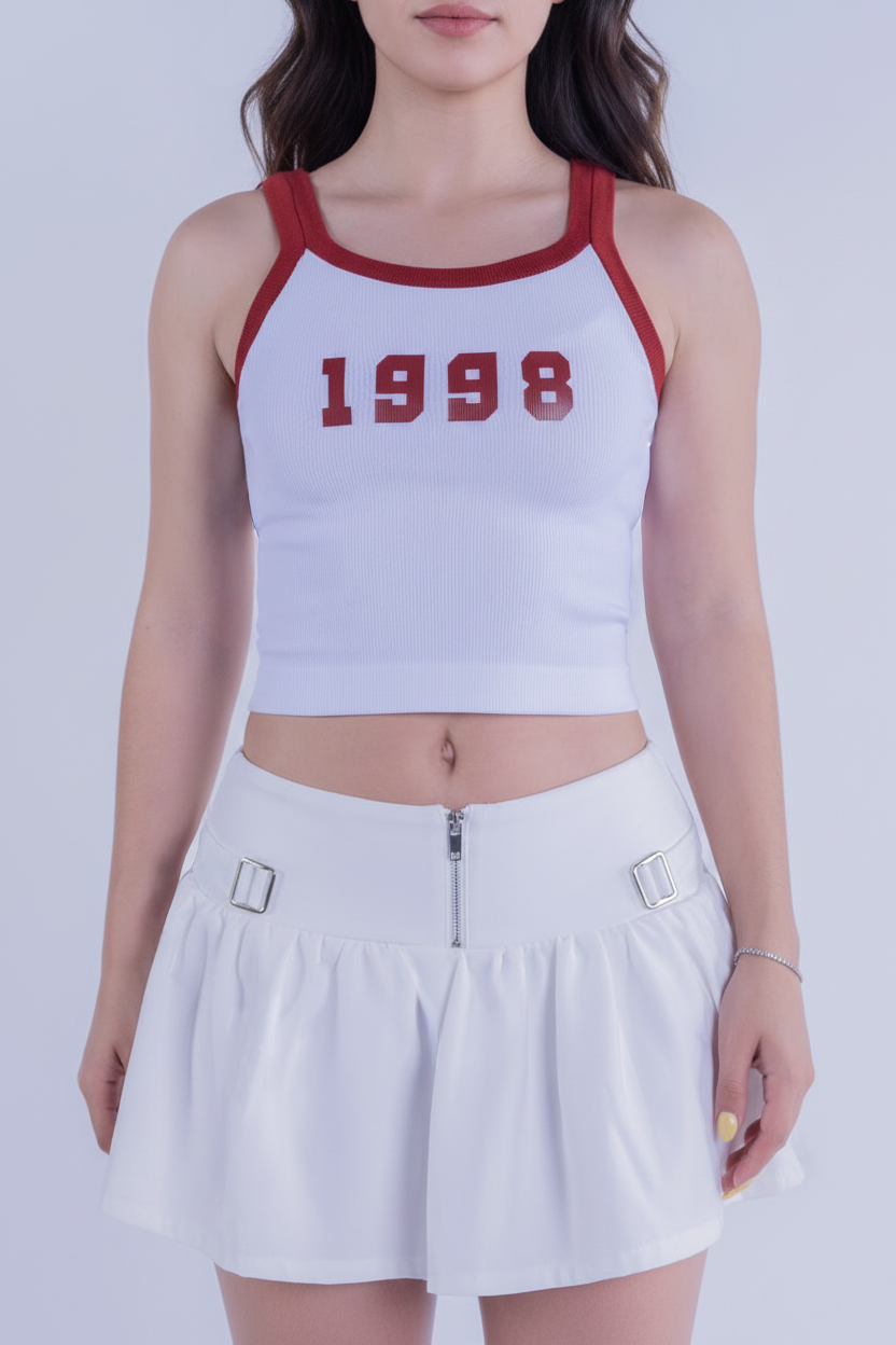 Tank top blanco acanalado con detalles en rojo