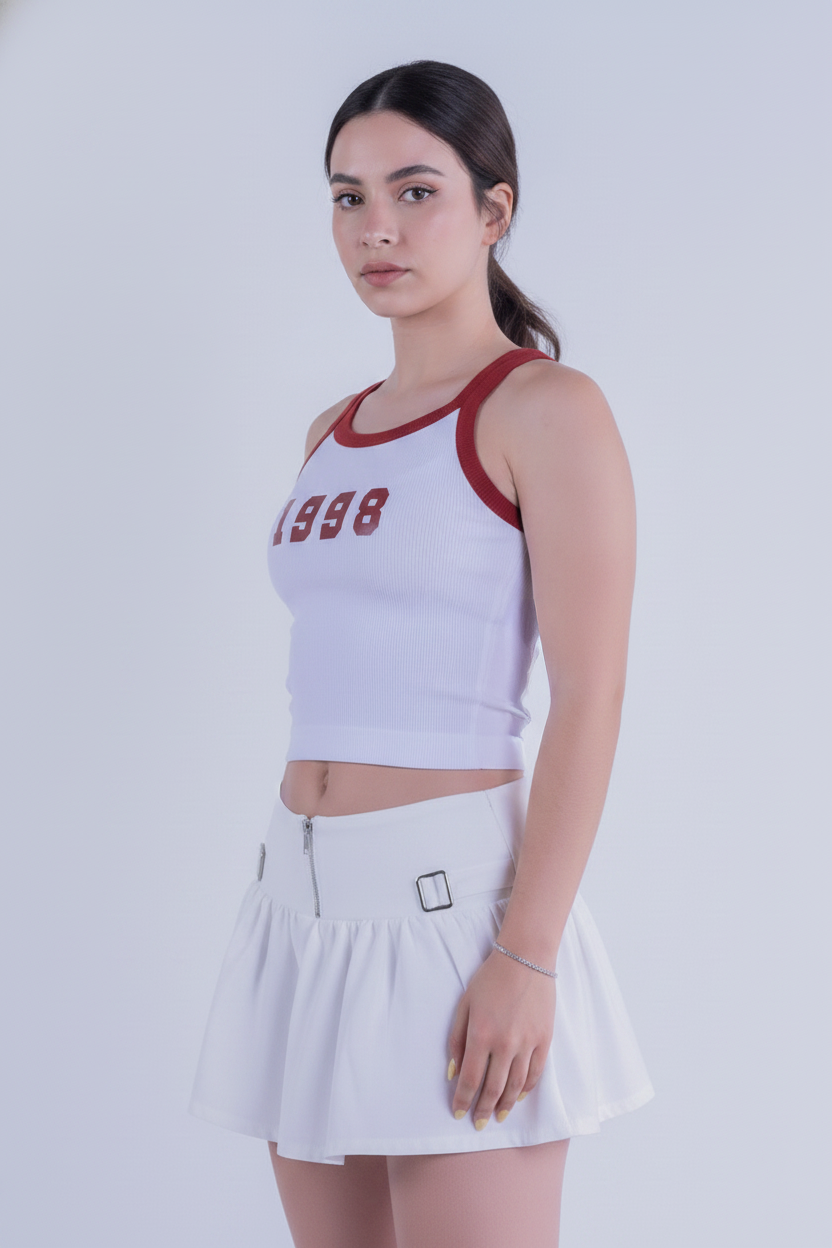 Tank top blanco acanalado con detalles en rojo
