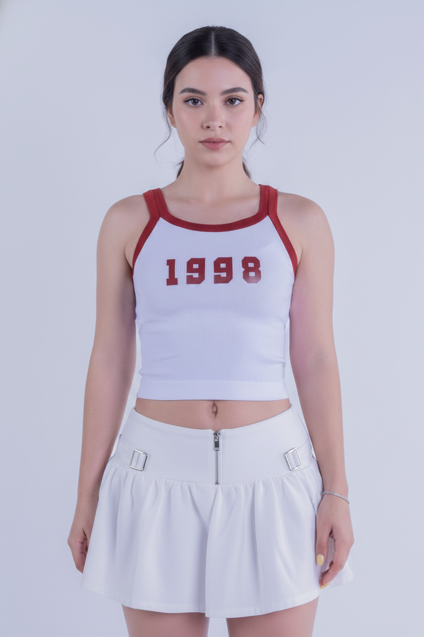 Tank top blanco acanalado con detalles en rojo