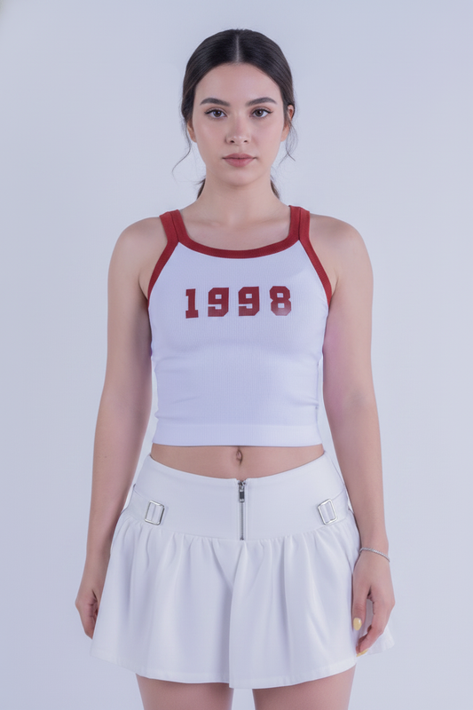 Tank top blanco acanalado con detalles en rojo