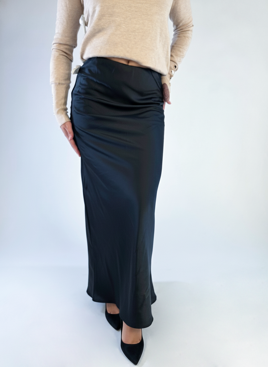 Falda azul satinada lisa