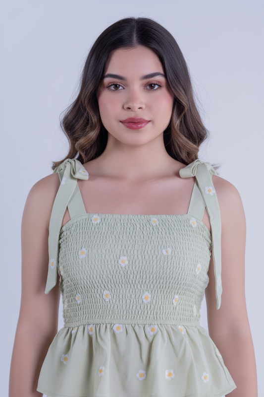 Blusa verde de tirantes con estampado de puntos con elástico en pecho