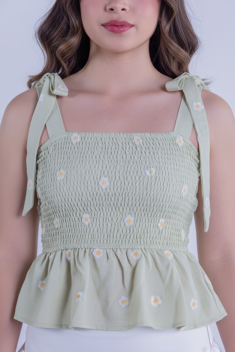Blusa verde de tirantes con estampado de puntos con elástico en pecho