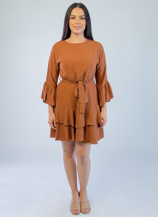 Vestido cafe con olanes en manga y falda