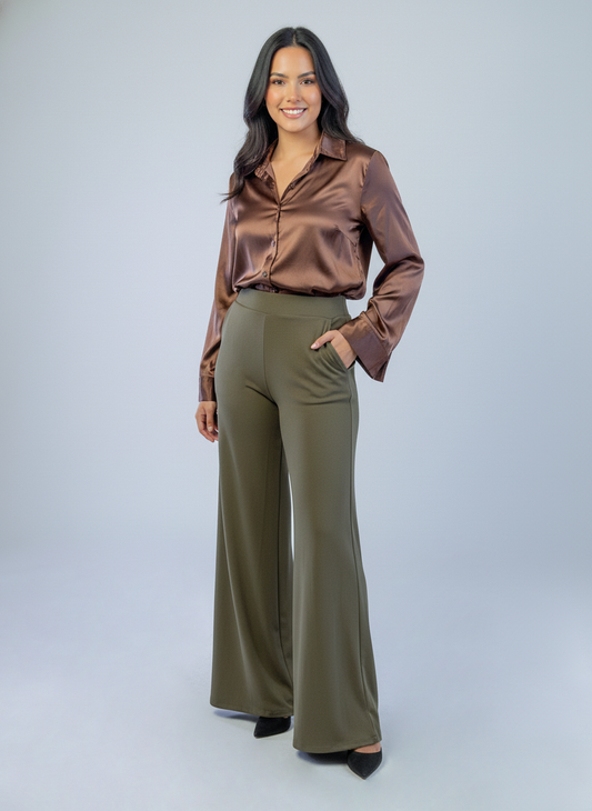 Pantalón verde acampanado