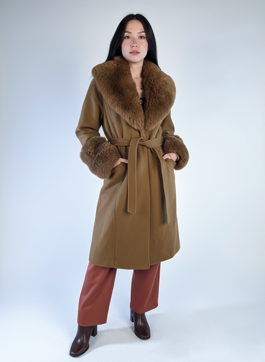 Saco cafe tipo gabardina con cinturón ajustable