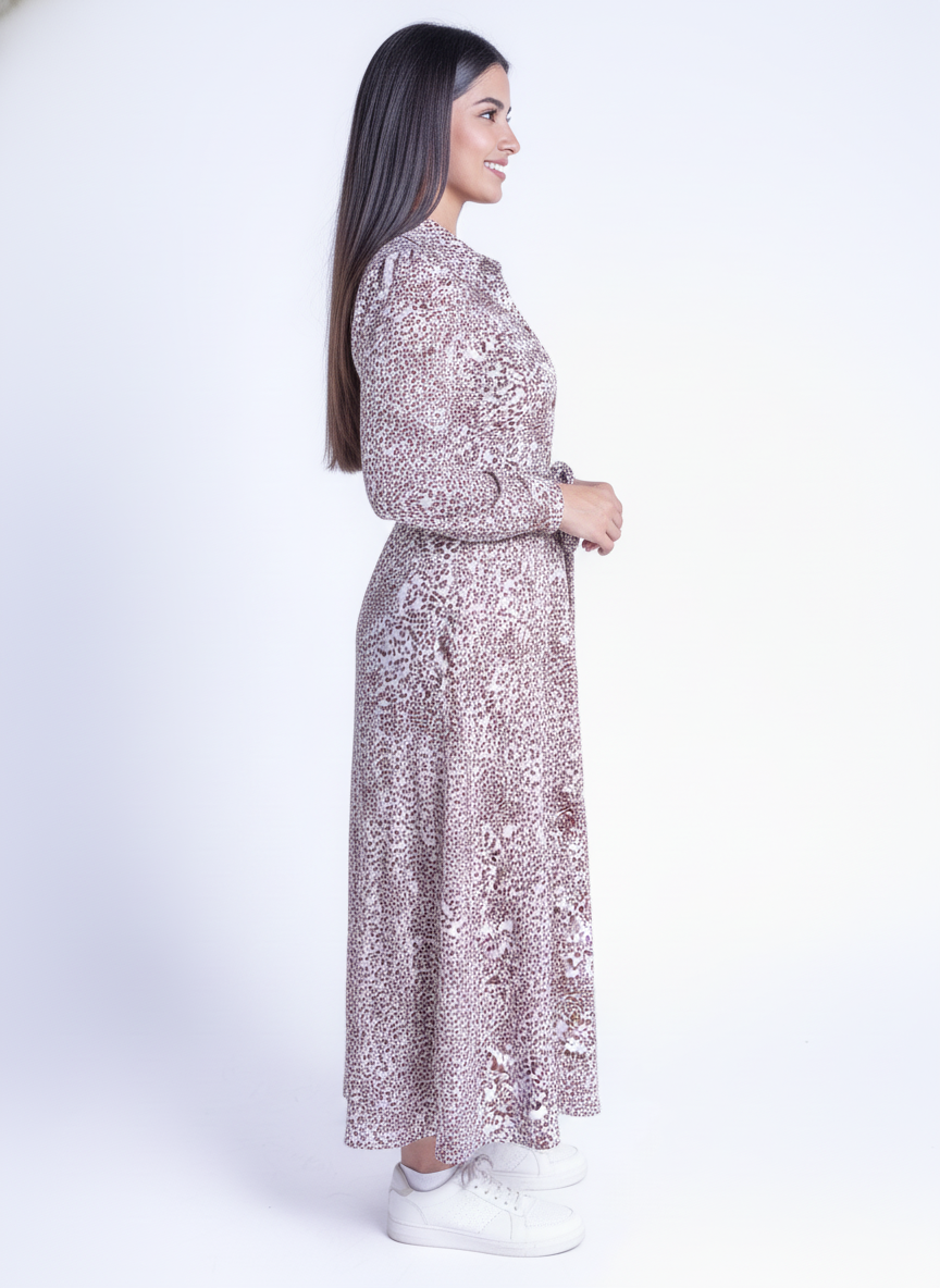 Vestido blanco abotonado con estampado beteado