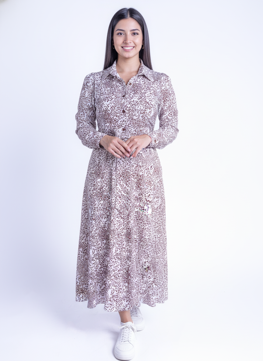 Vestido blanco abotonado con estampado beteado