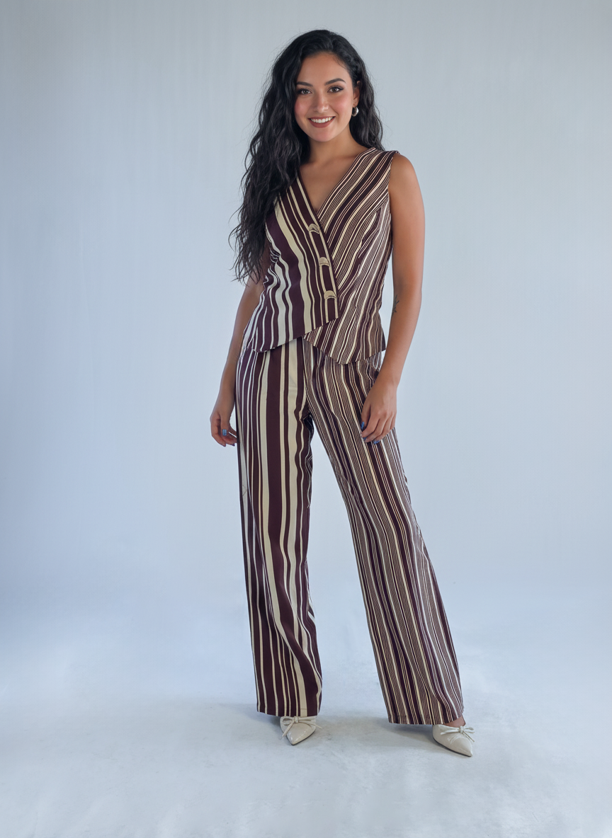 Conjunto rayado de vestir de chaleco y pantalón