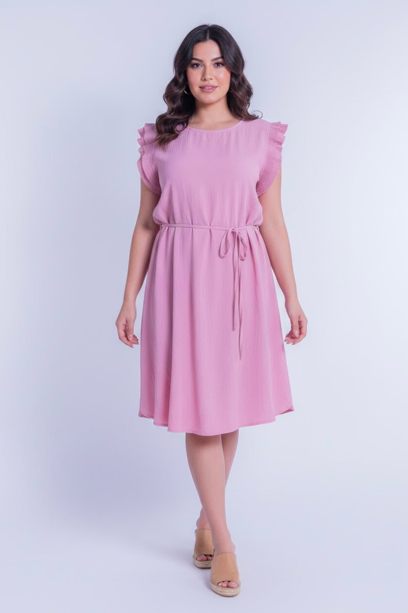 Vestido rosa con olanes en hombro y cinto de tela