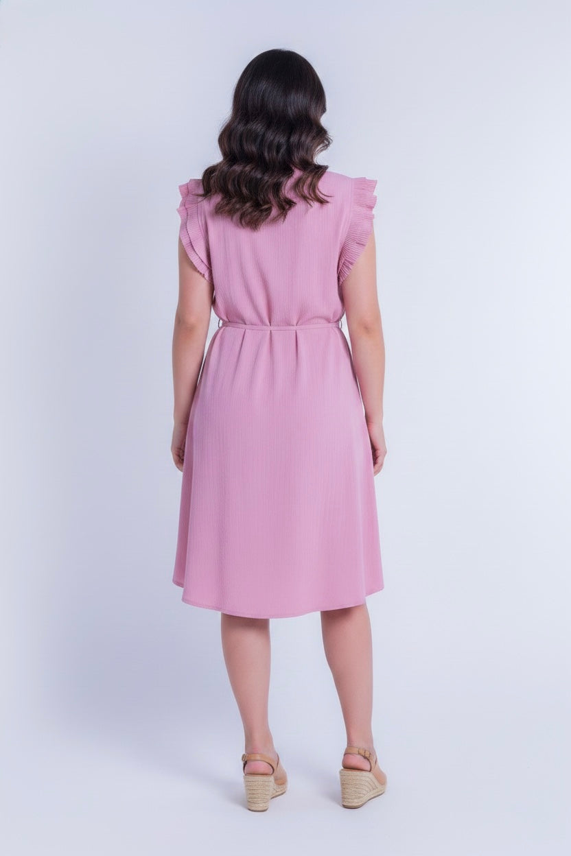 Vestido rosa con olanes en hombro y cinto de tela