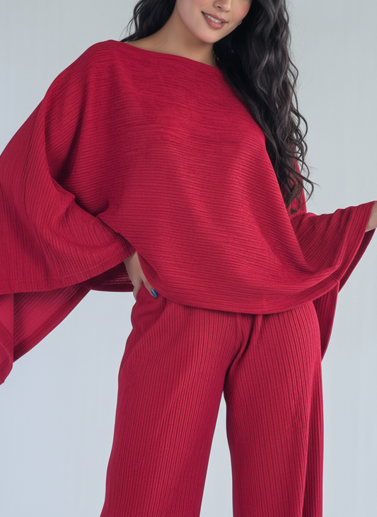 Conjunto guinda de dos piezas de blusa y pantalon