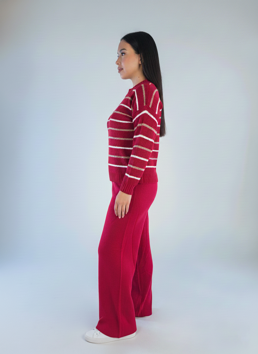 Conjunto guinda de dos piezas de sueter y pantalonera