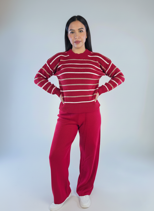 Conjunto guinda de dos piezas de sueter y pantalonera