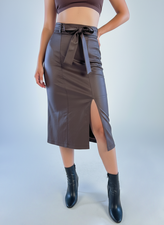 Falda larga entallada con abertura en pierna y cinturon ajustable