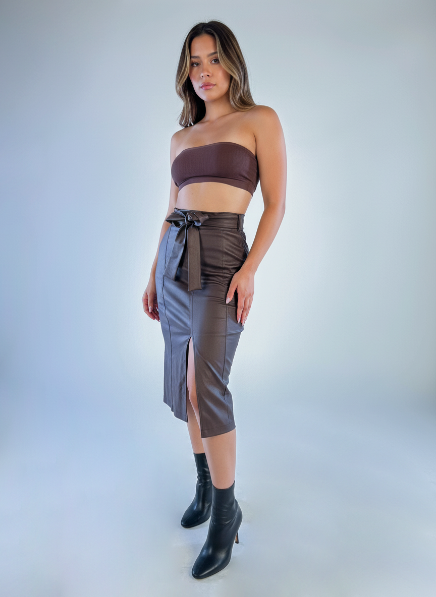 Falda larga entallada con abertura en pierna y cinturon ajustable