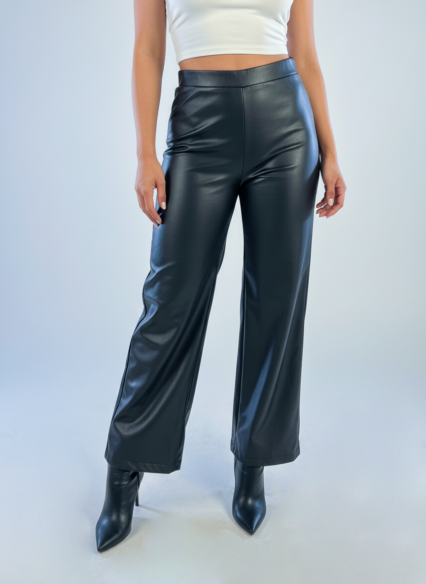 Pantalón negro de vinipiel corte recto