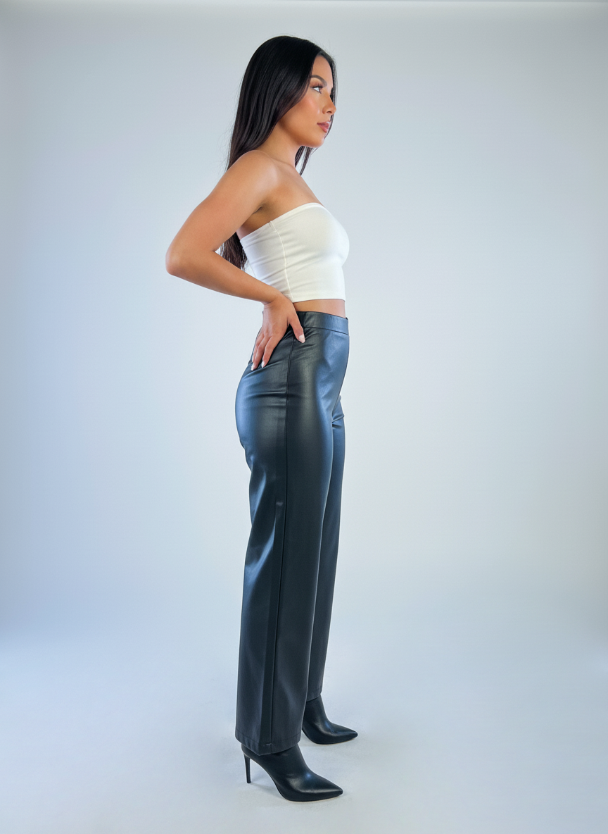 Pantalón negro de vinipiel corte recto