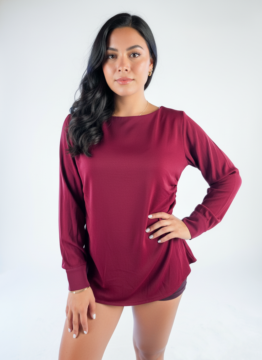 Blusa guinda manga larga con detalle en muñeca