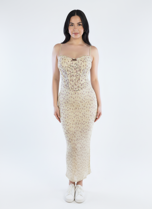 Vestido beige de tirantes con flores y detalle tipo corset, entallado