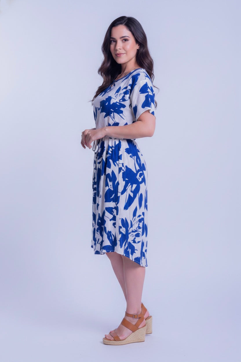 Vestido blanco con estampado de flores azules