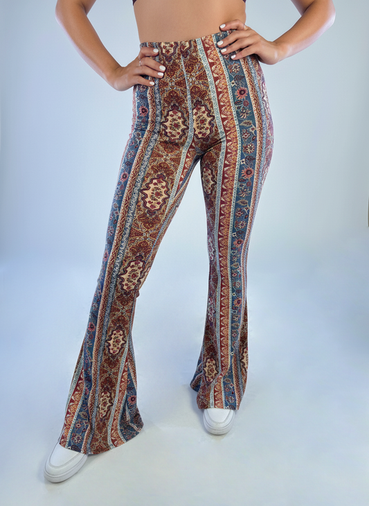 Pantalón estampado estilo hippe acampanado