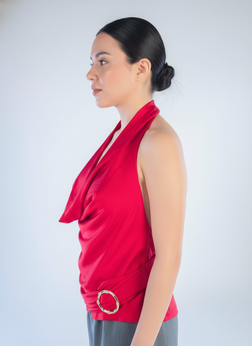 Top tipo halter rojo con detalle de cinto