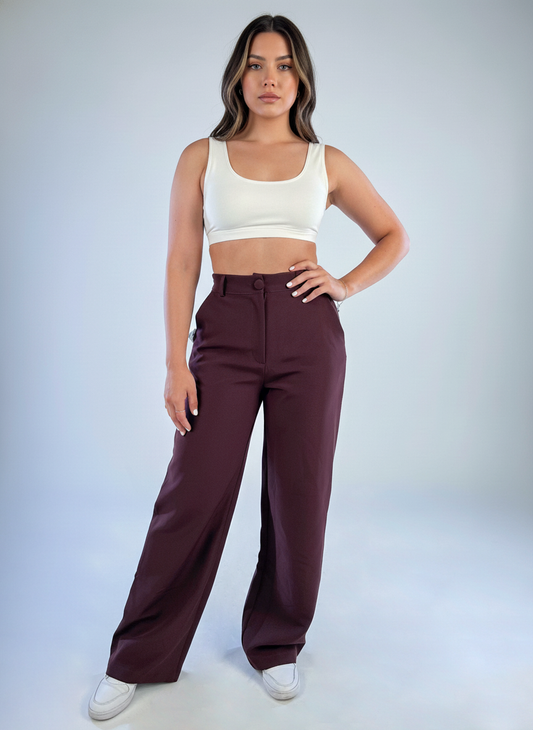 Pantalón cafe con cierre a un botón corte recto amplio