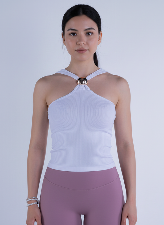 Top acanalado estilo hater con detalle de anillo en cuello