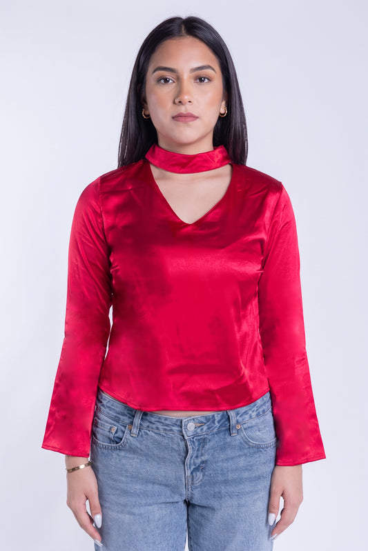 Blusa guinda satinada con escote en V manga amplia