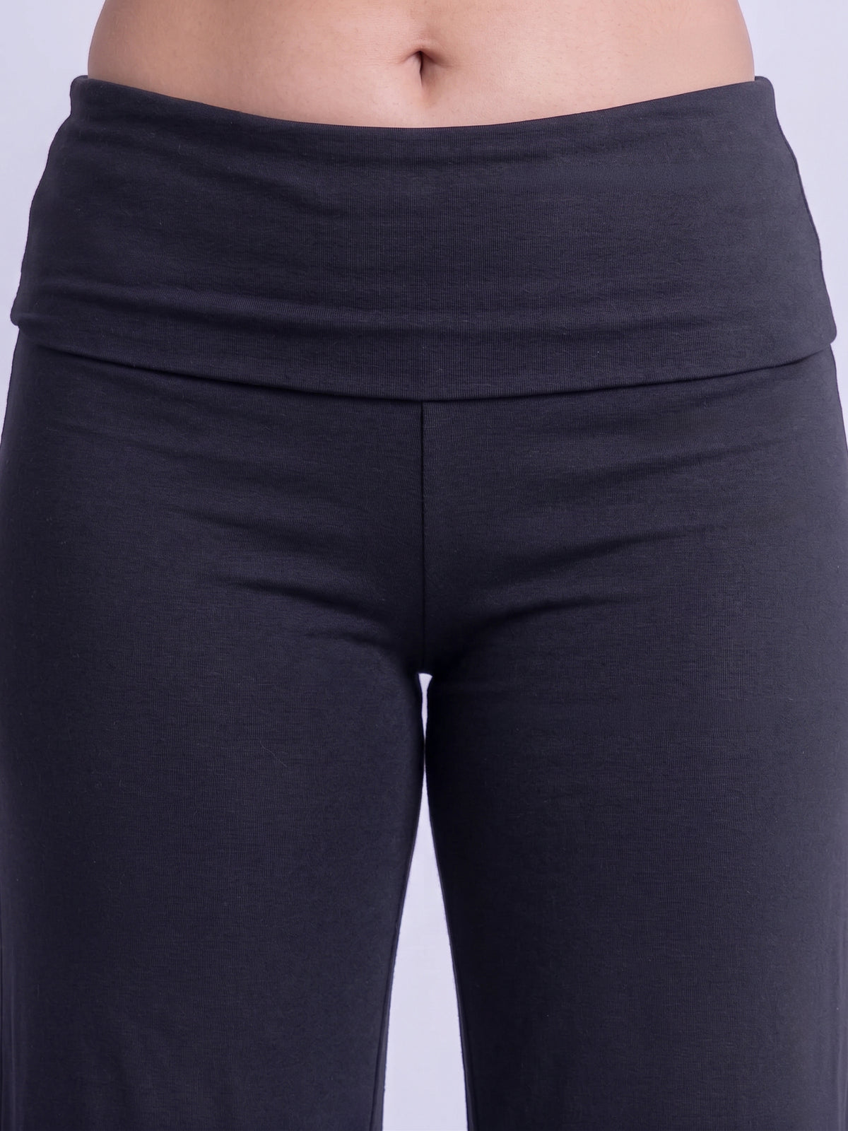 Pantalones negro con dobladillo en cintura