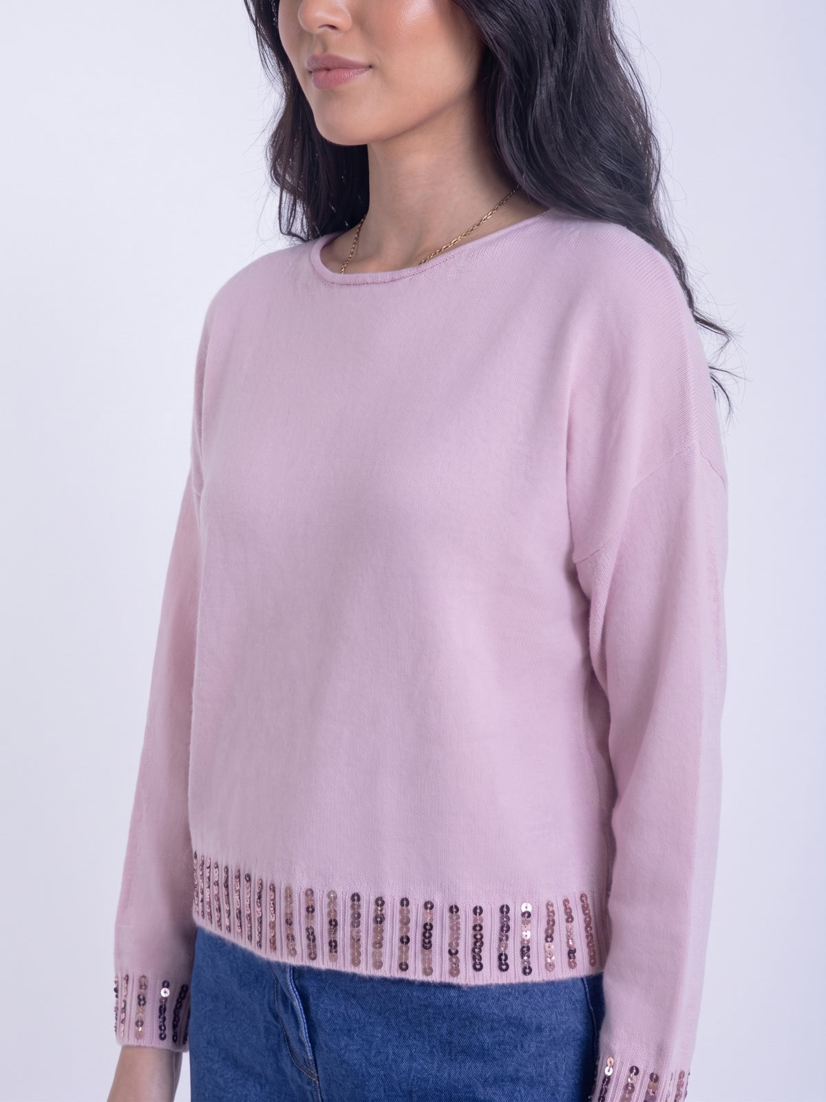 Suéter rosita cuello redondo con lentejuelas decorativas