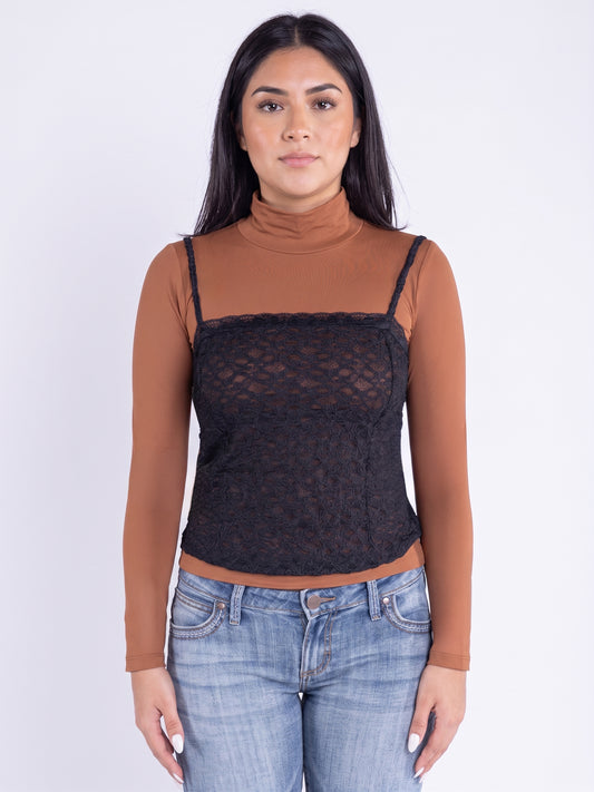 Blusa cafe cuello alto con top de encaje sobrepuesto